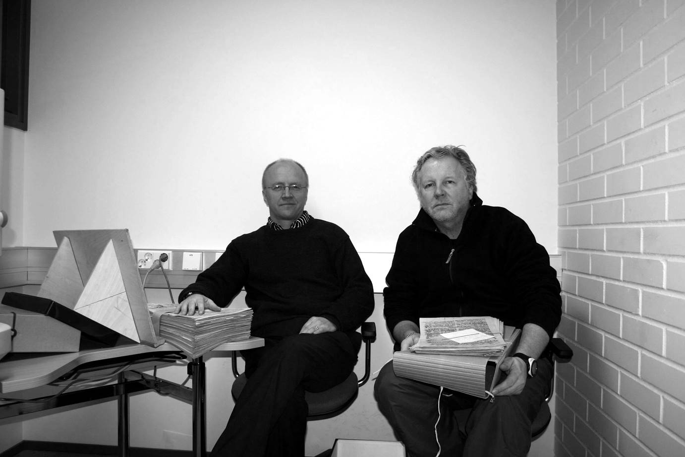 Juha Koivisto ja Simo Salminen valokuvasivat Tyrjän Lehdet Sota-Arkistossa helmikuussa 2006.